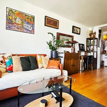 60m2 With Balcony For 4, Eifel Tower View From Apartment Paris