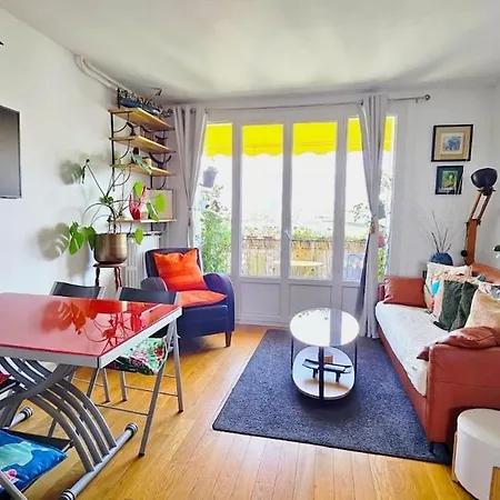 60m2 With Balcony For 4, Eifel Tower View From Apartment *